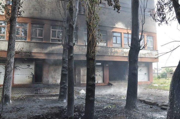 Kars’ta Boşaltılmış Fakülte Binasında Çıkan Yangın Korkuttu