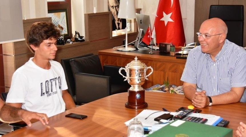 Başkan Eşkinat, Şampiyon Yankı Erel İle Buluştu