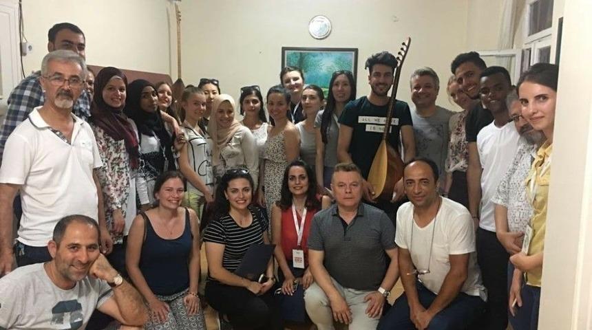 Yabancı Öğrencilerden Türkü Ziyafeti