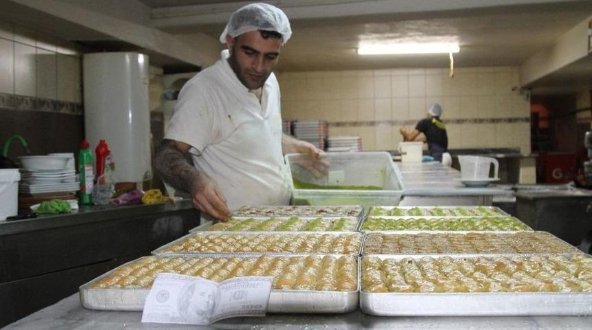 Dolar Bozdurana Bayram Tatlısı Bedava