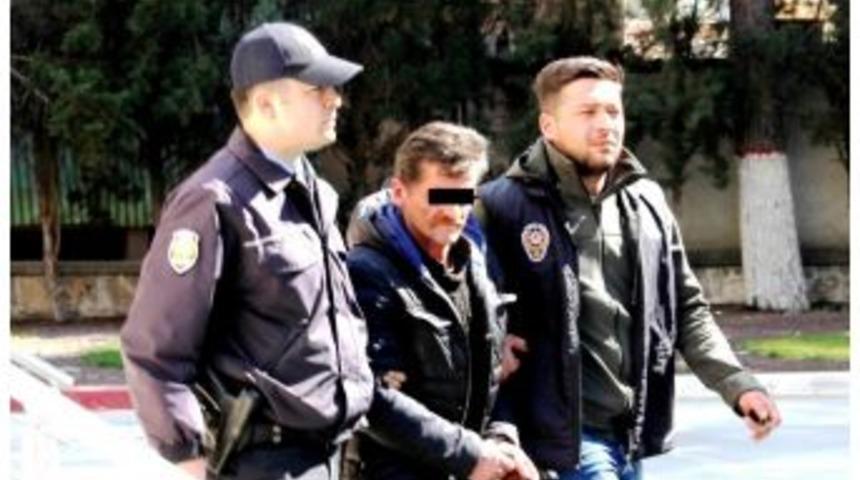 Camilere Dadanan Hırsız Yakalandı