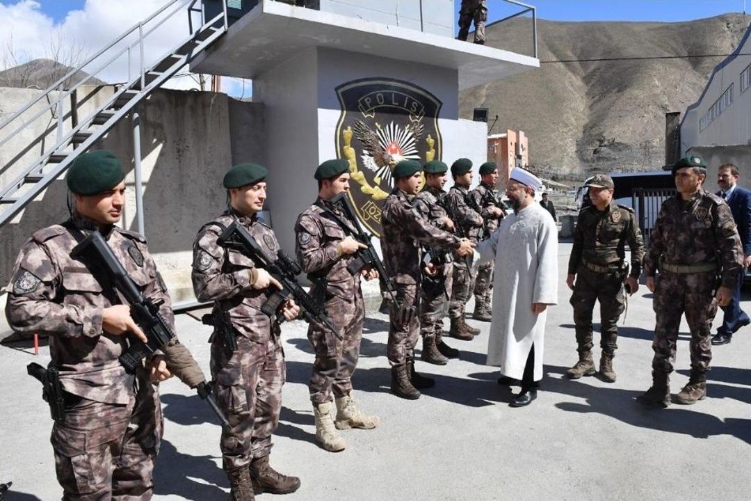 Diyanet İşleri Başkanı Erbaş, P&ouml;h Şube M&uuml;d&uuml;rl&uuml;ğ&uuml;n&uuml; Ziyaret Etti