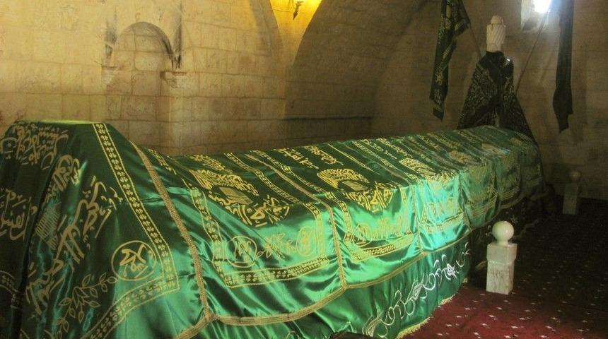 Sa&rsquo;d Bin Ebu Vakkas Hz. T&uuml;rbesinin &Ouml;rt&uuml;s&uuml; Yenilendi