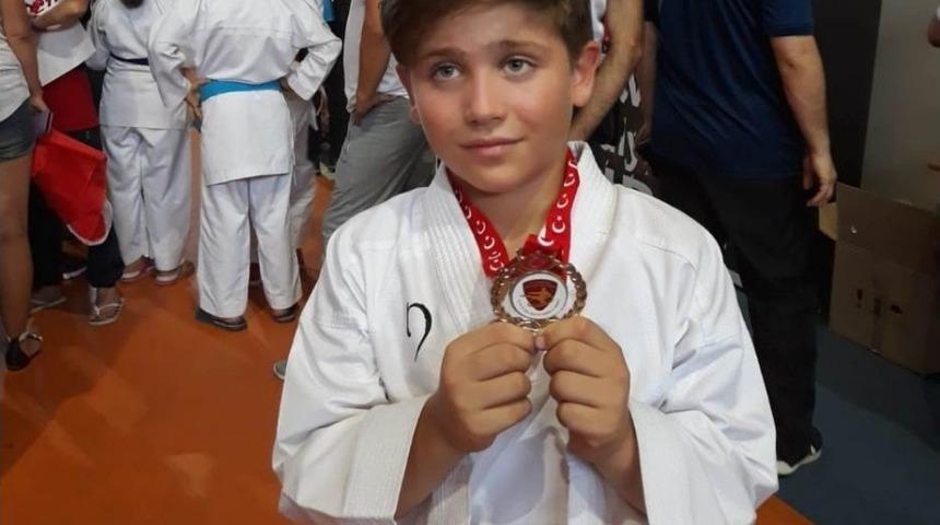 Fo&ccedil;alı Kaan Y&uuml;ksel&rsquo;den Uluslararası Gurur