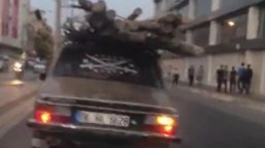 Otomobil Üzerinde Odun Sevkıyatı