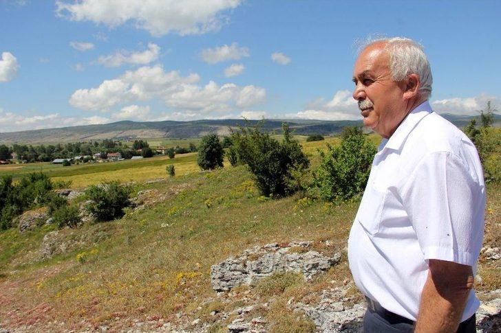 (özel) Okuldan Mezun Olanlar, 100 Yıldır Mezuniyetlerini Bu Kayaya Yazıyor G5