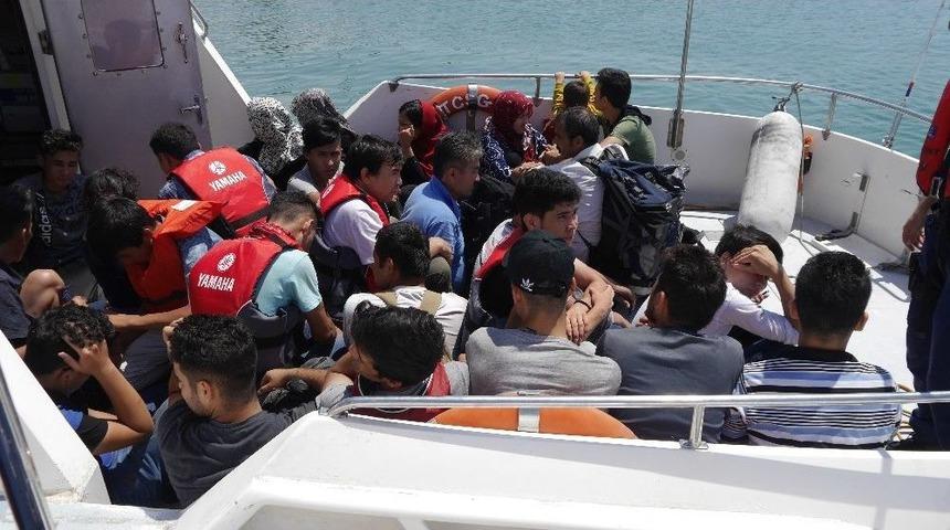 42 Ka&ccedil;ak G&ouml;&ccedil;men Yakalandı