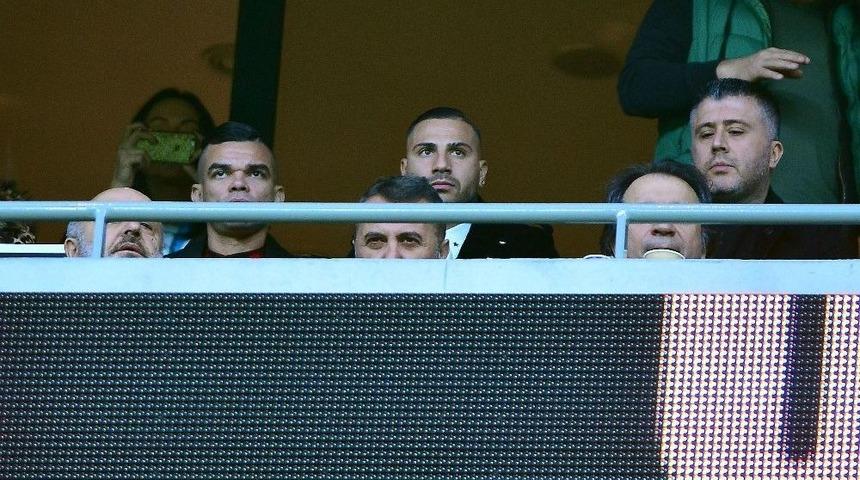 Portekizliler Trib&uuml;nde