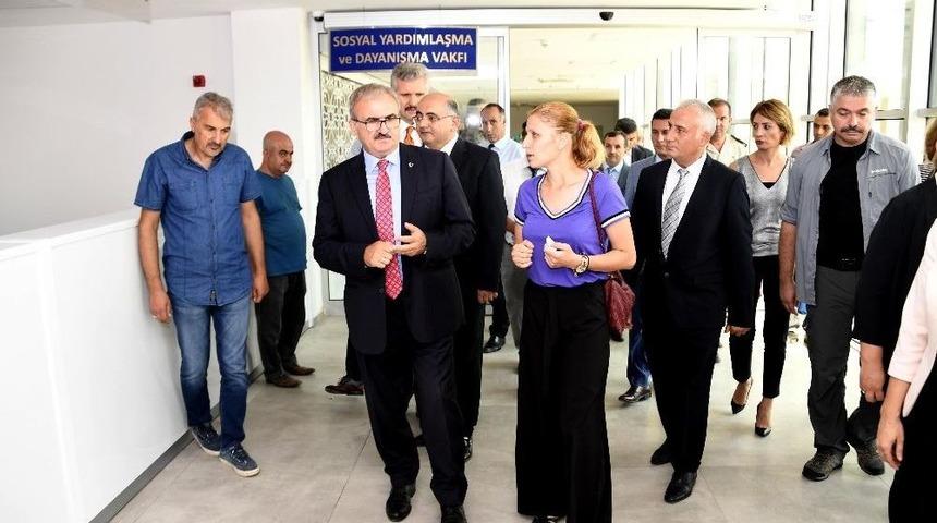 Vali Karaloğlu, Yeni Kepez Kaymakamlığı&rsquo;nı İnceledi