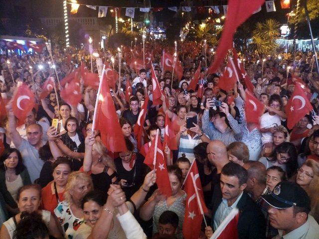 Avcılar’da 30 Ağustos Kutlamaları İçin Zafer Meşalesi Yakıldı