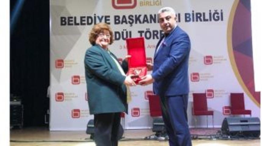 Fatih &Ccedil;alışkan, Ege&rsquo;nin En Beğenilen İl&ccedil;e Belediye Başkanı