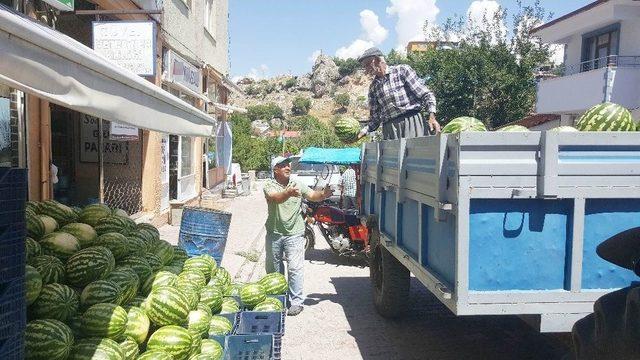 Çemişgezek Karpuzu Tezgahlarda Yer Buluyor