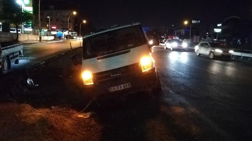 Yoldan &Ccedil;ıkan Alkoll&uuml; S&uuml;r&uuml;c&uuml;, Polis Ekiplerine Zor Anlar Yaşattı