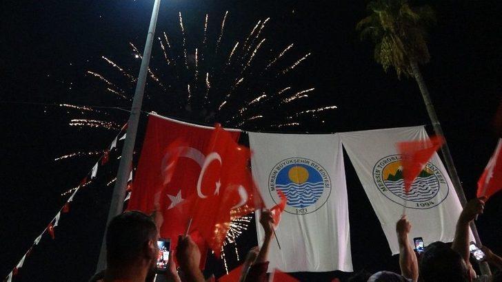 Hadise Zafer Bayramı’ında Mersinlileri Coşturdu G1