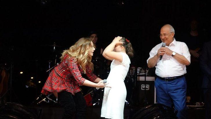 Hadise Zafer Bayramı’ında Mersinlileri Coşturdu G3
