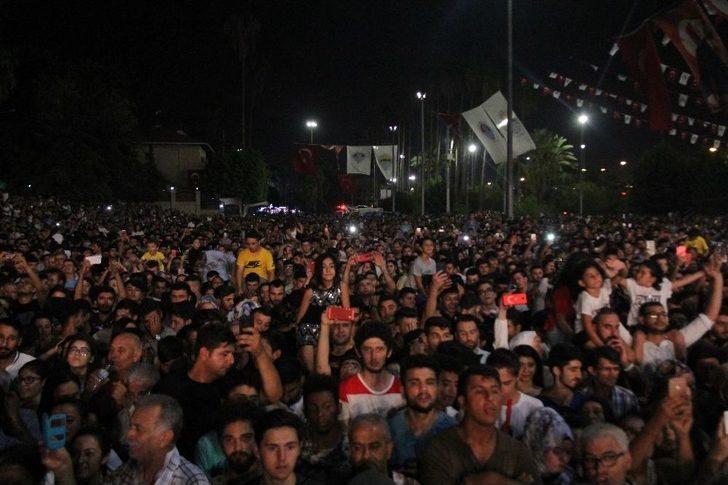 Hadise Zafer Bayramı’ında Mersinlileri Coşturdu G5