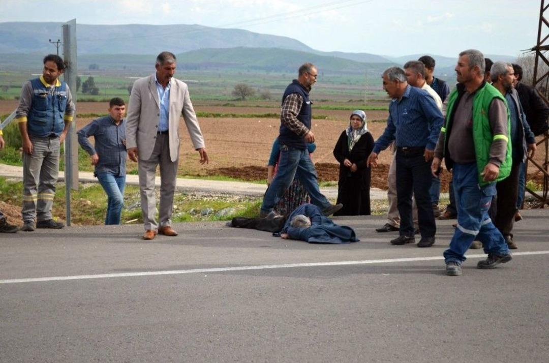 Otoyolda Yolun Karşına Ge&ccedil;mek İsterken Canından Oldu