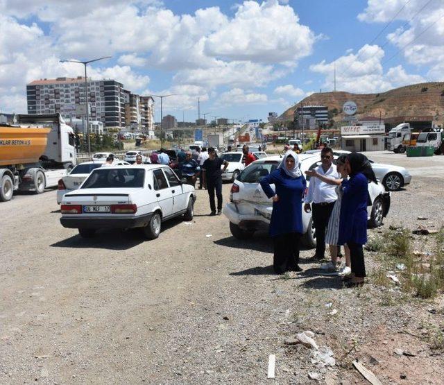 Düğün Konvoyunda Zincirleme Kaza: 8 Yaralı