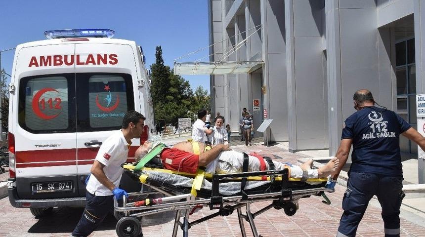 Burdur’da Minibüs Refüje Devrildi: 8 Yaralı