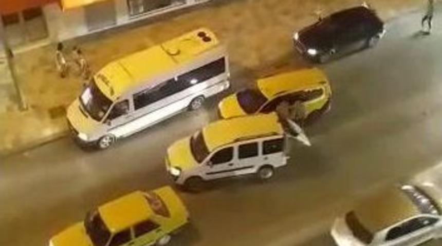 Şehir Magandaları Taksi Şof&ouml;r&uuml;ne Sokak Ortasında Dehşeti Yaşattı