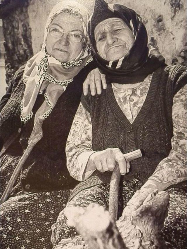 Fotoğraflarla Anne Kız &Ouml;yk&uuml;leri Fo&ccedil;a&rsquo;da 1