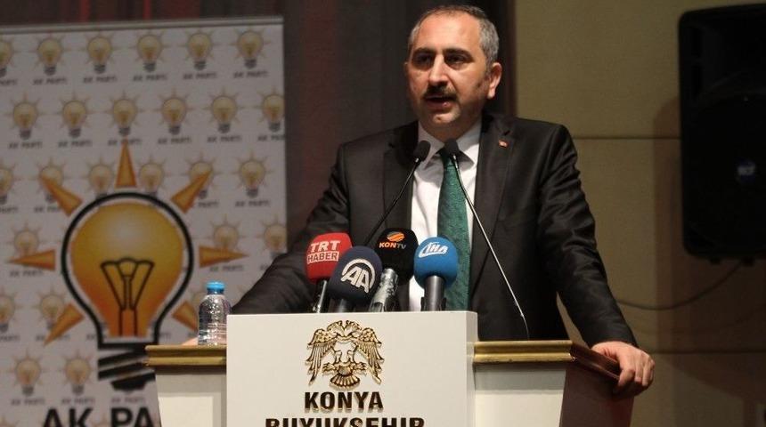 Adalet Bakanı G&uuml;l, Siyaset Akademisine Katıldı