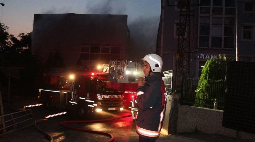 Başakşehir&rsquo;de &Ccedil;orap Fabrikasında Yangın