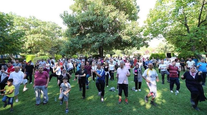 Tahmazoğlu Vatandaşlarla Spor Yaptı