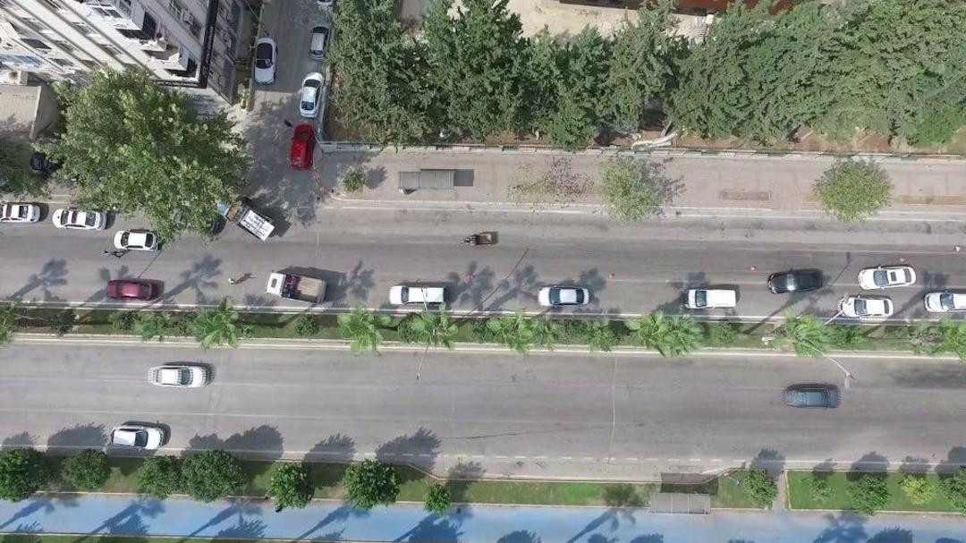 Kuralsız S&uuml;r&uuml;c&uuml;leri Drone Yakaladı, Polis Ceza Yazdı
