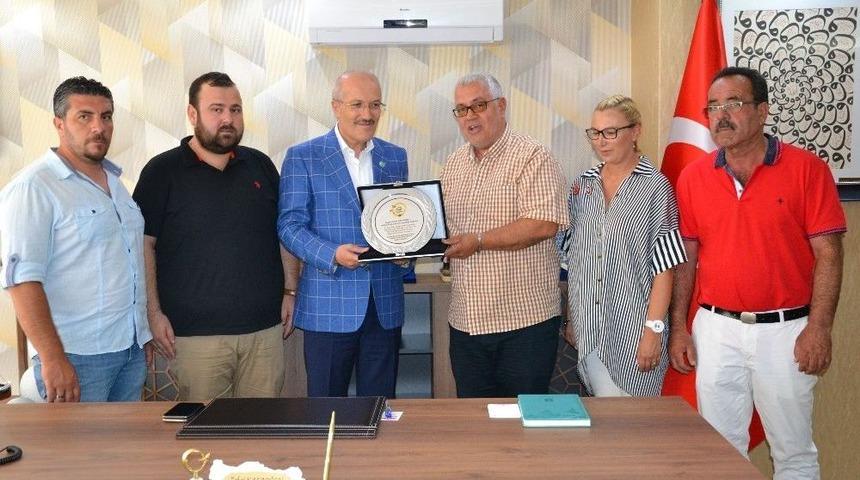 Ayvalıklı Esnaf Ve Sanatkârlardan Bşb Kafaoğlu’na Teşekkür Plaketi