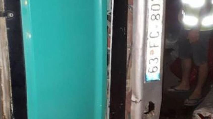 Devrilen Kamyonun Kasasındaki Tonlarca Biber Yola Saçıldı