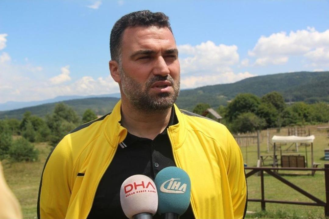 S&ouml;zleşme İmzalamayan Futbolcular Mangal Partisi Yaptı