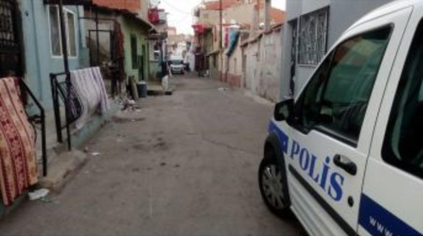 İzmir&rsquo;de İki Aile Arasında Silahlı Kavga: 6 Yaralı