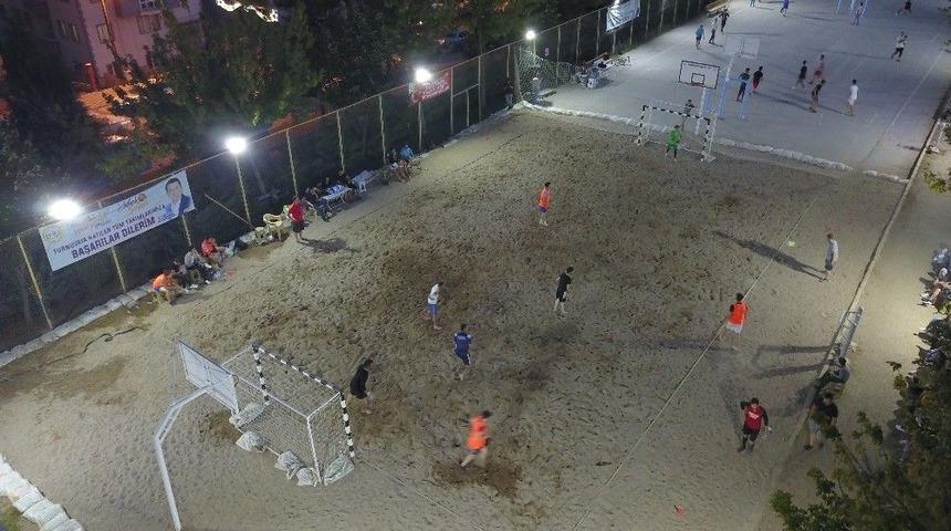 Plaj Futbolu Turnuvaları Renkli G&ouml;r&uuml;nt&uuml;lere Sahne Oluyor