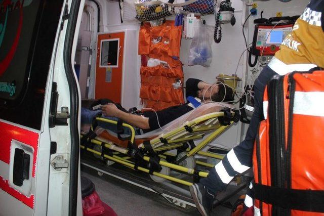 Sakarya’da İki Otomobil Çarpıştı: 4 Yaralı