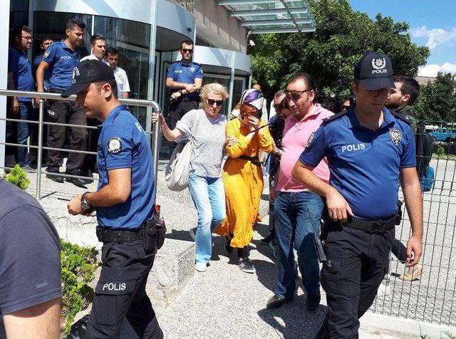 Atatürk’e Hakaret Eden Kadın Tutuklandı