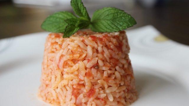 Domatesli Pilav Tarifi