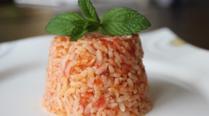 Domatesli Pilav Tarifi