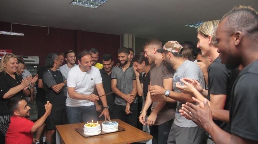 Fuat &Ccedil;apa&rsquo;ya Doğum G&uuml;n&uuml; S&uuml;rprizi