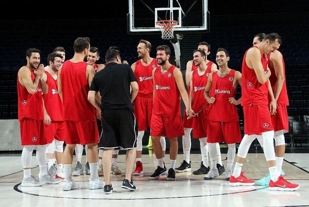 A Milli Erkek Basketbol Takımı, Karadağ Ma&ccedil;ı Hazırlıklarına Başladı