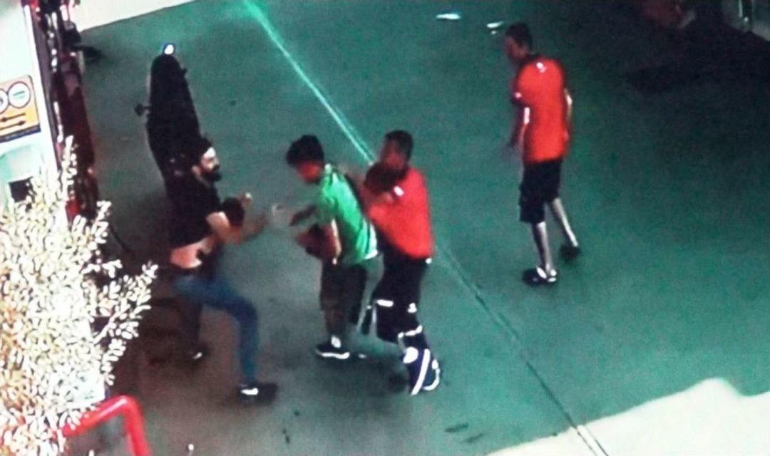 Balıkesir&rsquo;de Cezaevi Firarisi Kokore&ccedil;&ccedil;iyi Gasp Etmek İsterken Yakalandı