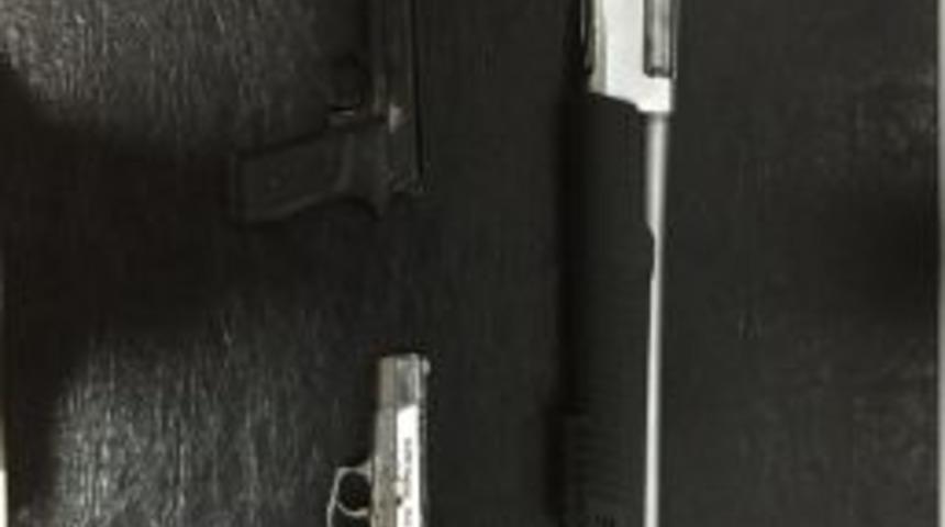 Otomobilde Tabancalar Ve T&uuml;fek Ele Ge&ccedil;irildi