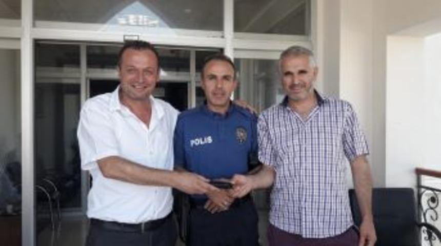 Mezarlık G&ouml;revlisinden &Ouml;rnek Davranış