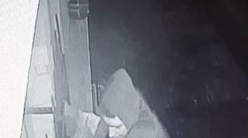 (&ouml;zel Haber) &rsquo;&ouml;r&uuml;mcek Hırsız&rsquo; Binaya Tırmanıp Eve Girdi