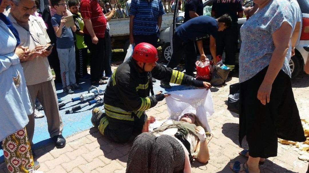 İtfaiye Eri &Ouml;nce Sıkıştığı Yerden Kurtardı, Sonra G&uuml;neşten Korudu