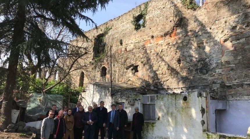 4 Bin Yıllık Şehrin Tarihi Surları &lsquo;kalekondu&rsquo; İşgali Altında