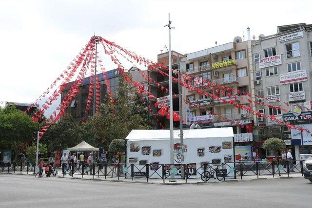 Manisa Bayraklarla Donatıldı