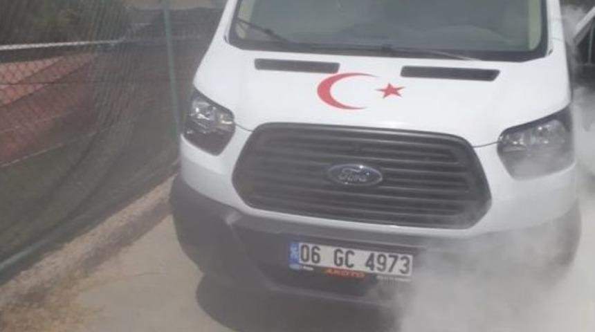 Edremit&rsquo;te Kamyoneti Tamamen Yanmaktan İtfaiye Kurtardı