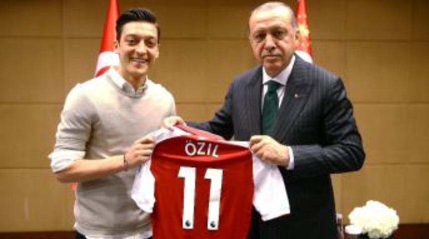 Mesut Özil: "ne Olursa Olsun O Fotoğrafı Çektirirdim"