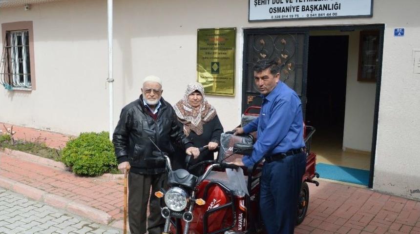 Rabia Nine Kullanmadığı Şarjlı Bisikleti, Şehitler Derneğine Bağışladı